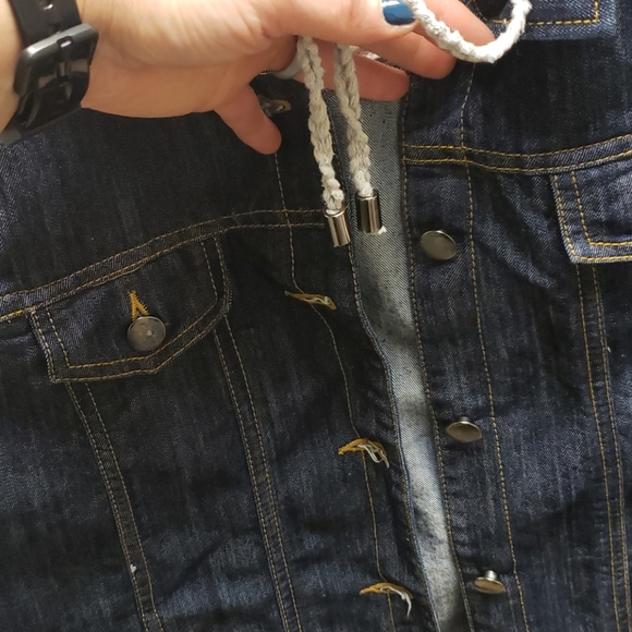 Paper Doll jean jacket, junior size Large - Picture 3 of 9